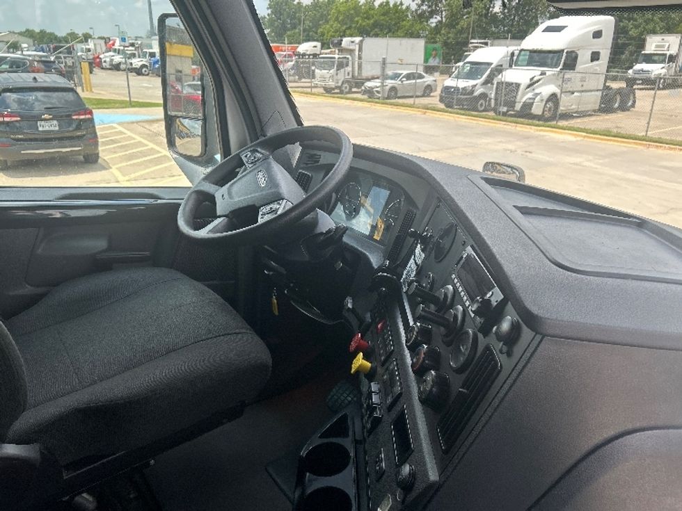 Sleeper Tractor-Heavy Duty Tractors-Freightliner-2023-T12664ST-Dallas-TX-544,656\n\t\tmiles-$ 72,750 - Image 14