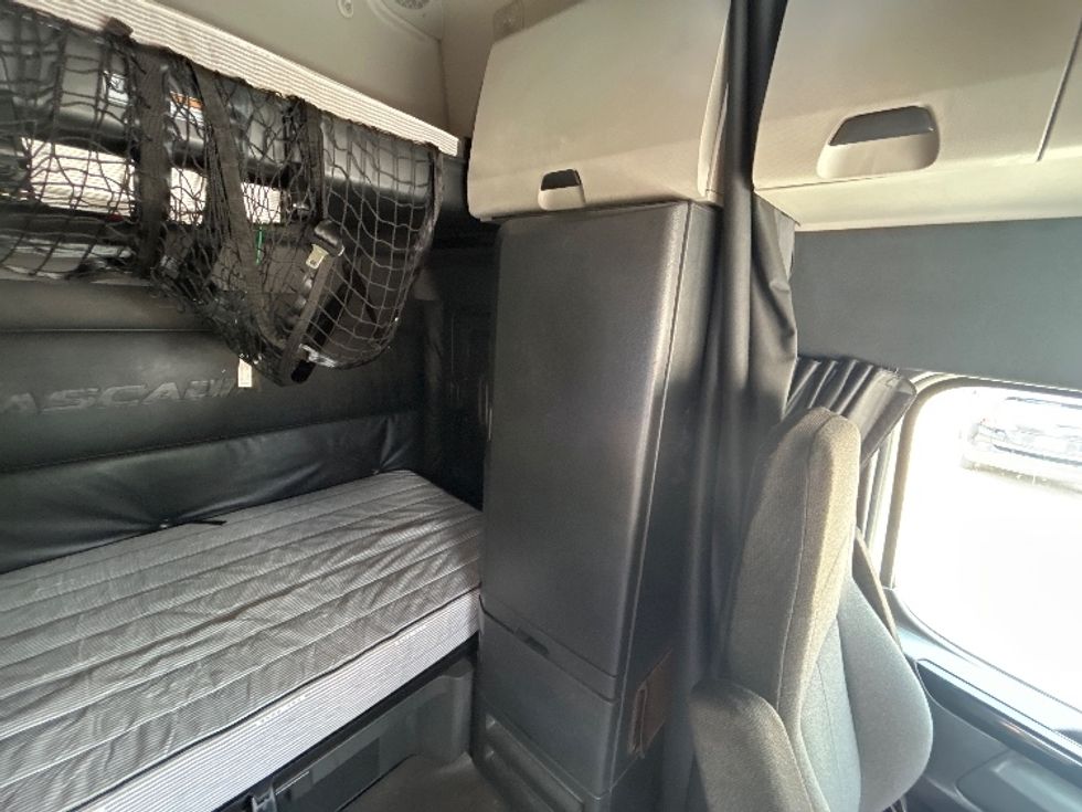 Sleeper Tractor-Heavy Duty Tractors-Freightliner-2023-T12664ST-Dallas-TX-544,656\n\t\tmiles-$ 72,750 - Image 17