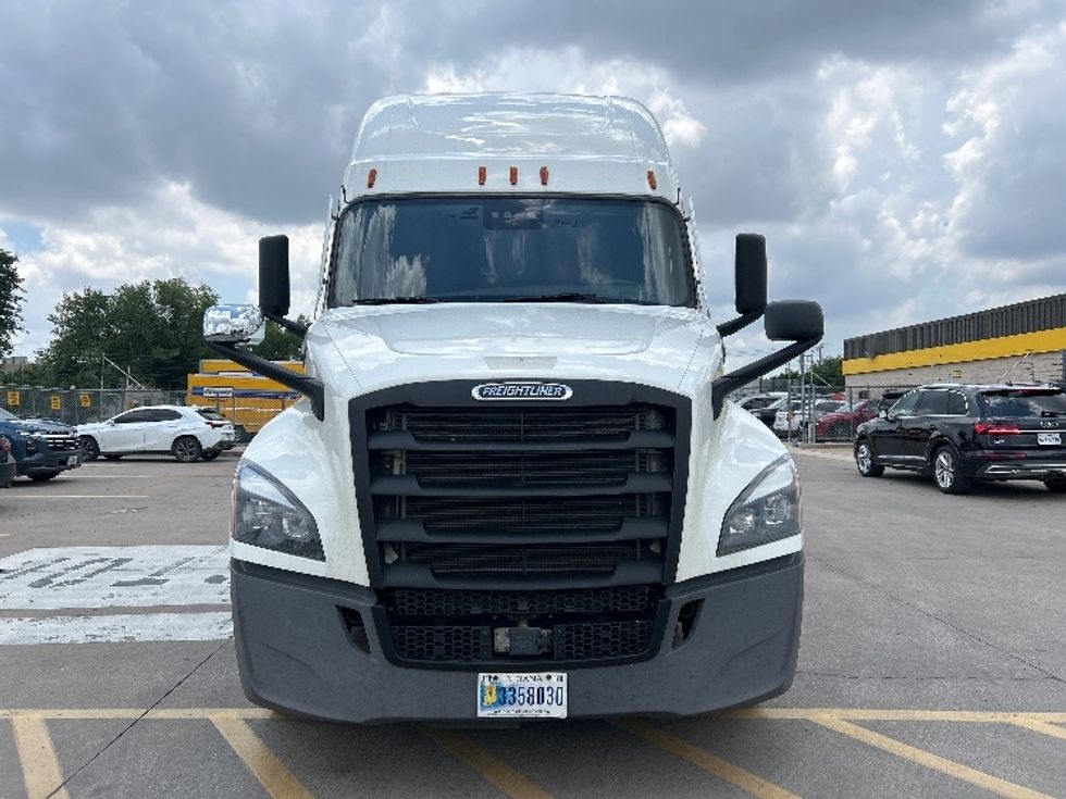 Sleeper Tractor-Heavy Duty Tractors-Freightliner-2023-T12664ST-Dallas-TX-544,656\n\t\tmiles-$ 72,750 - Image 2