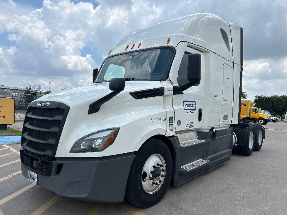Sleeper Tractor-Heavy Duty Tractors-Freightliner-2023-T12664ST-Dallas-TX-544,656\n\t\tmiles-$ 72,750 - Image 3
