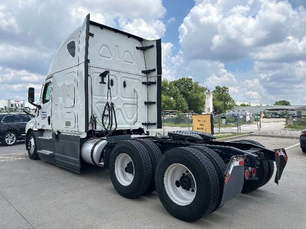 Sleeper Tractor-Heavy Duty Tractors-Freightliner-2023-T12664ST-Dallas-TX-544,656\n\t\tmiles-$ 72,750 - Image 5