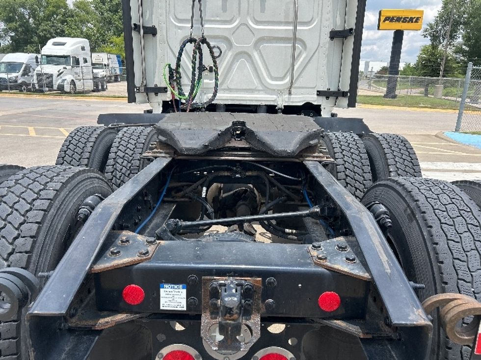 Sleeper Tractor-Heavy Duty Tractors-Freightliner-2023-T12664ST-Dallas-TX-544,656\n\t\tmiles-$ 72,750 - Image 6