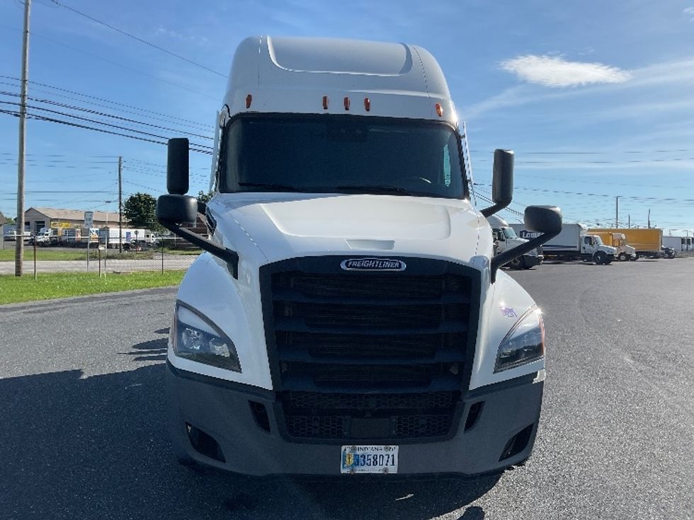 Sleeper Tractor-Heavy Duty Tractors-Freightliner-2023-T12664ST-Dayton-NJ-595,062\n\t\tmiles-$ 72,500 - Image 2