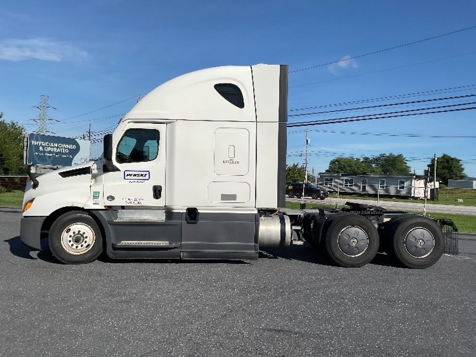 Sleeper Tractor-Heavy Duty Tractors-Freightliner-2023-T12664ST-Dayton-NJ-595,062\n\t\tmiles-$ 72,500 - Image 4