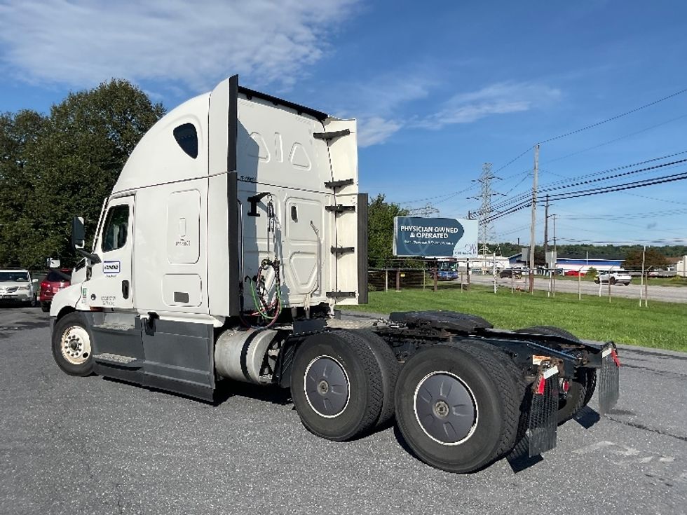 Sleeper Tractor-Heavy Duty Tractors-Freightliner-2023-T12664ST-Dayton-NJ-595,062\n\t\tmiles-$ 72,500 - Image 5