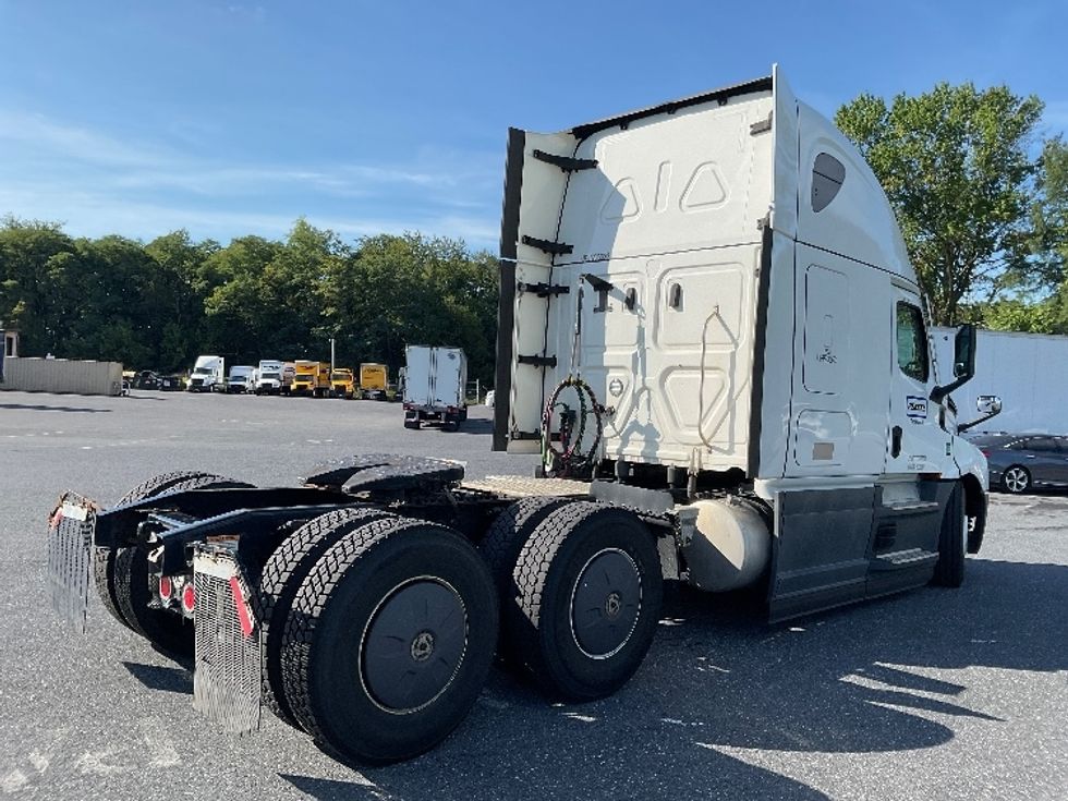 Sleeper Tractor-Heavy Duty Tractors-Freightliner-2023-T12664ST-Dayton-NJ-595,062\n\t\tmiles-$ 72,500 - Image 7