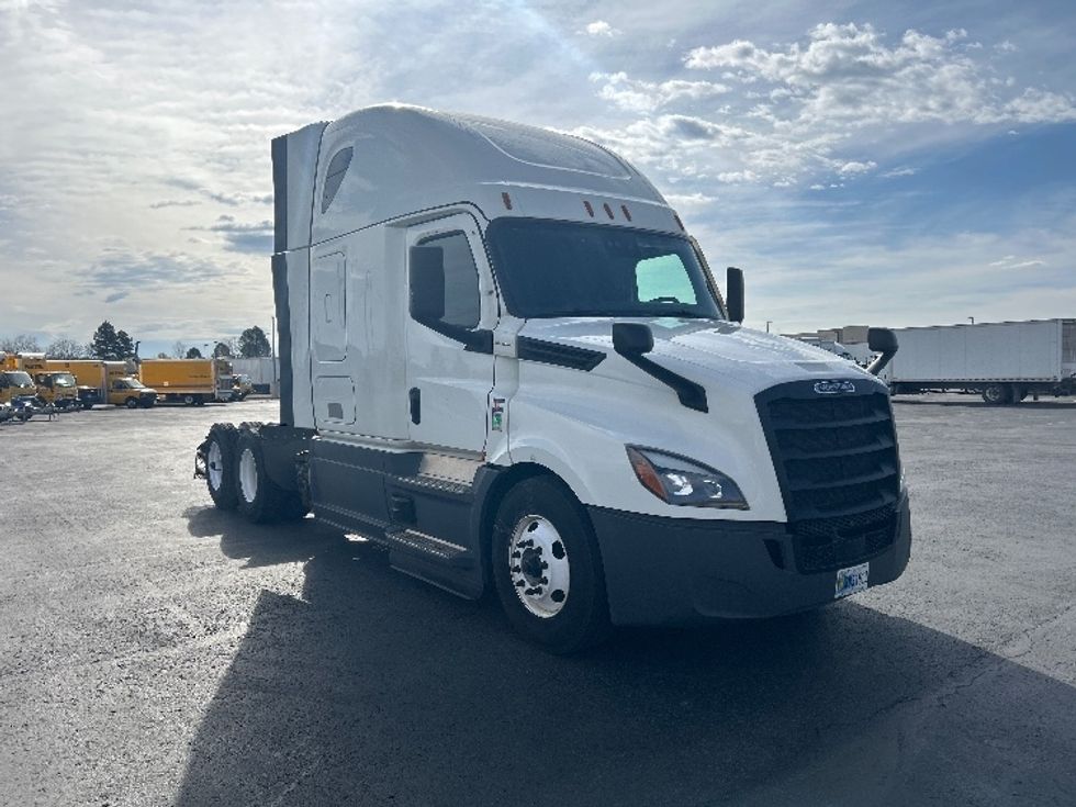 Sleeper Tractor-Heavy Duty Tractors-Freightliner-2023-T12664ST-Denver-CO-540,774\n\t\tmiles-$ 74,750 - Image 1