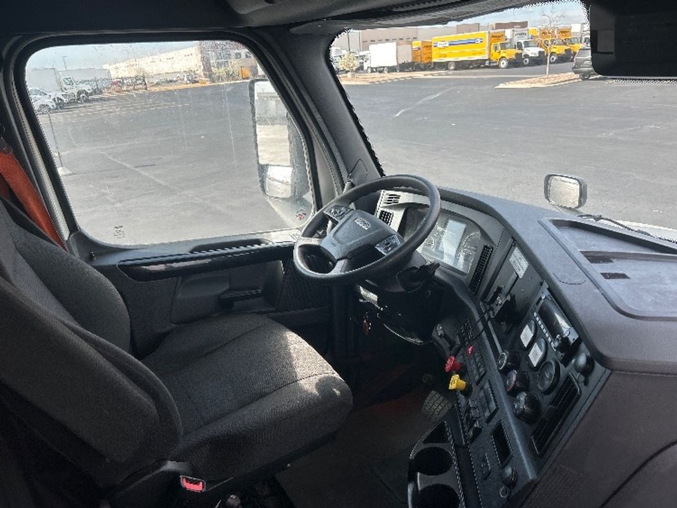 Sleeper Tractor-Heavy Duty Tractors-Freightliner-2023-T12664ST-Denver-CO-540,774\n\t\tmiles-$ 74,750 - Image 15