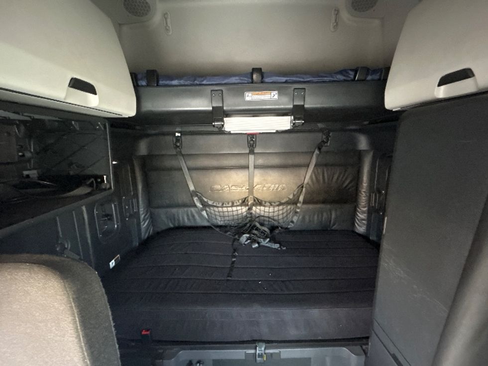 Sleeper Tractor-Heavy Duty Tractors-Freightliner-2023-T12664ST-Denver-CO-540,774\n\t\tmiles-$ 74,750 - Image 16