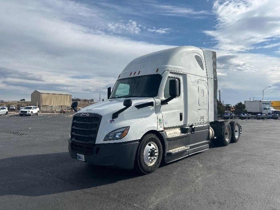 Sleeper Tractor-Heavy Duty Tractors-Freightliner-2023-T12664ST-Denver-CO-540,774\n\t\tmiles-$ 74,750 - Image 3
