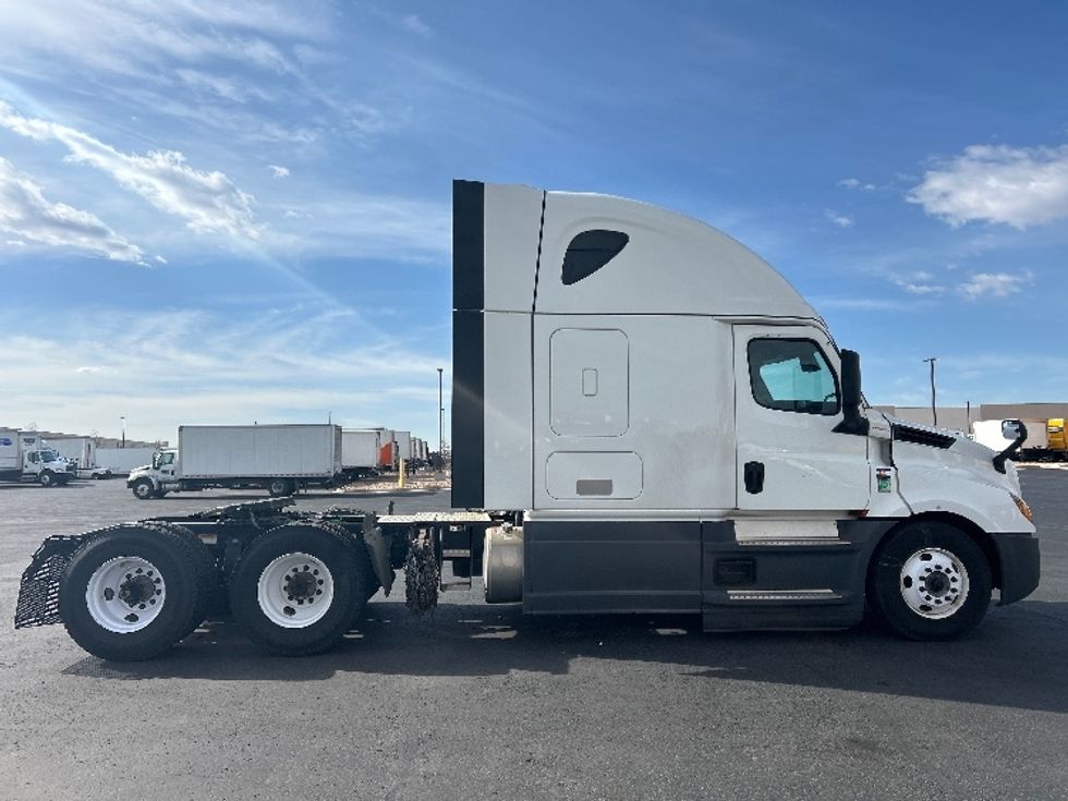 Sleeper Tractor-Heavy Duty Tractors-Freightliner-2023-T12664ST-Denver-CO-540,774\n\t\tmiles-$ 74,750 - Image 8