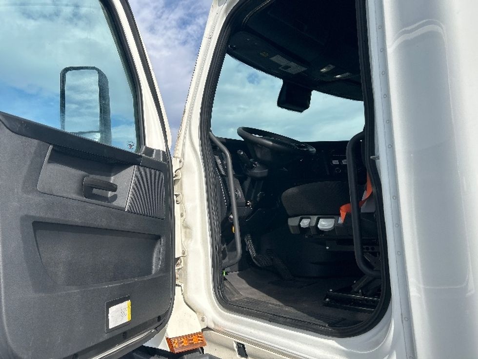 Sleeper Tractor-Heavy Duty Tractors-Freightliner-2023-T12664ST-Denver-CO-540,774\n\t\tmiles-$ 74,750 - Image 9