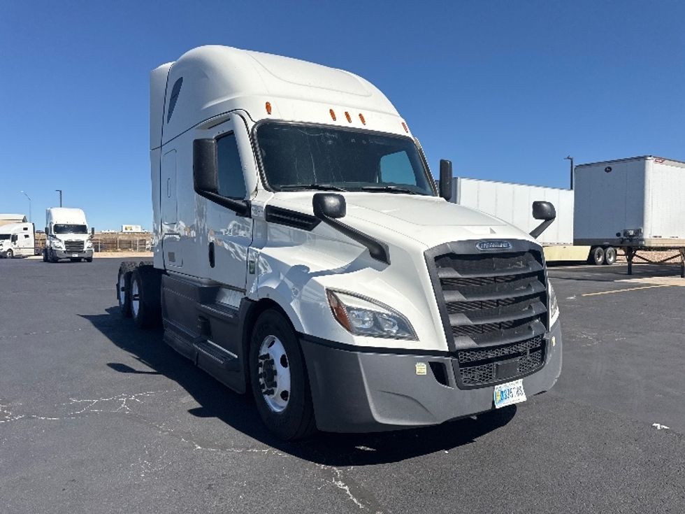Sleeper Tractor-Heavy Duty Tractors-Freightliner-2023-T12664ST-Denver-CO-740,792\n\t\tmiles-$ 62,000 - Image 1