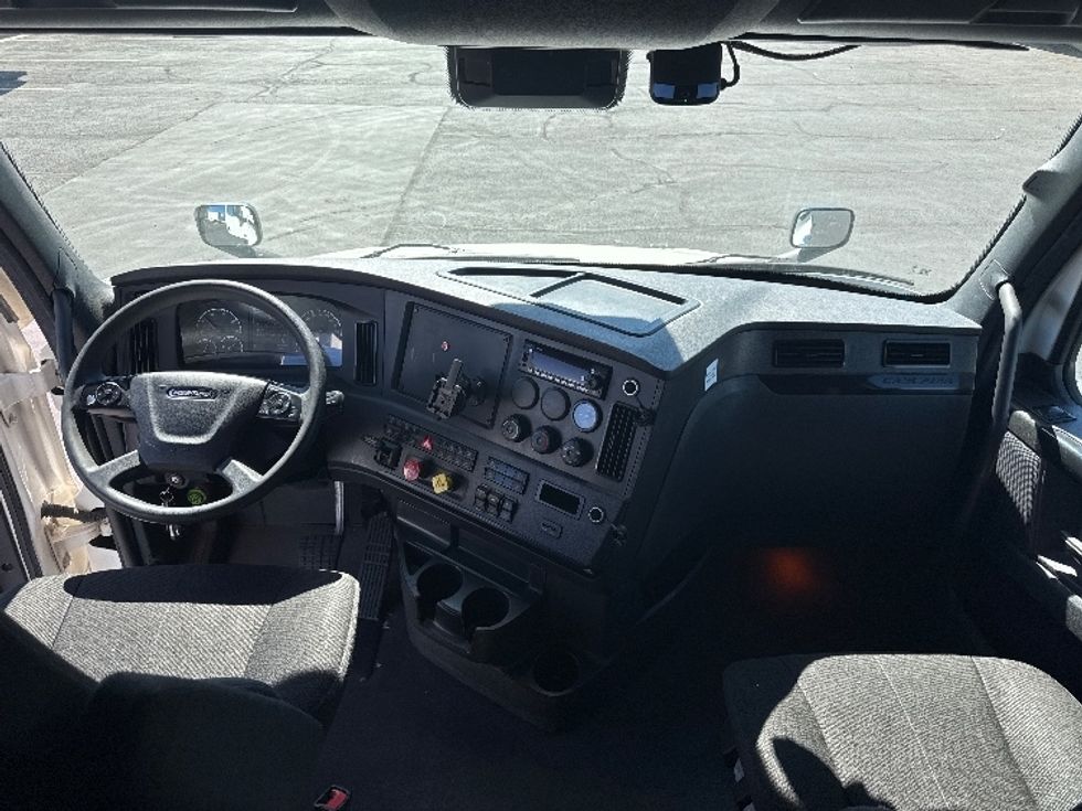 Sleeper Tractor-Heavy Duty Tractors-Freightliner-2023-T12664ST-Denver-CO-740,792\n\t\tmiles-$ 62,000 - Image 12