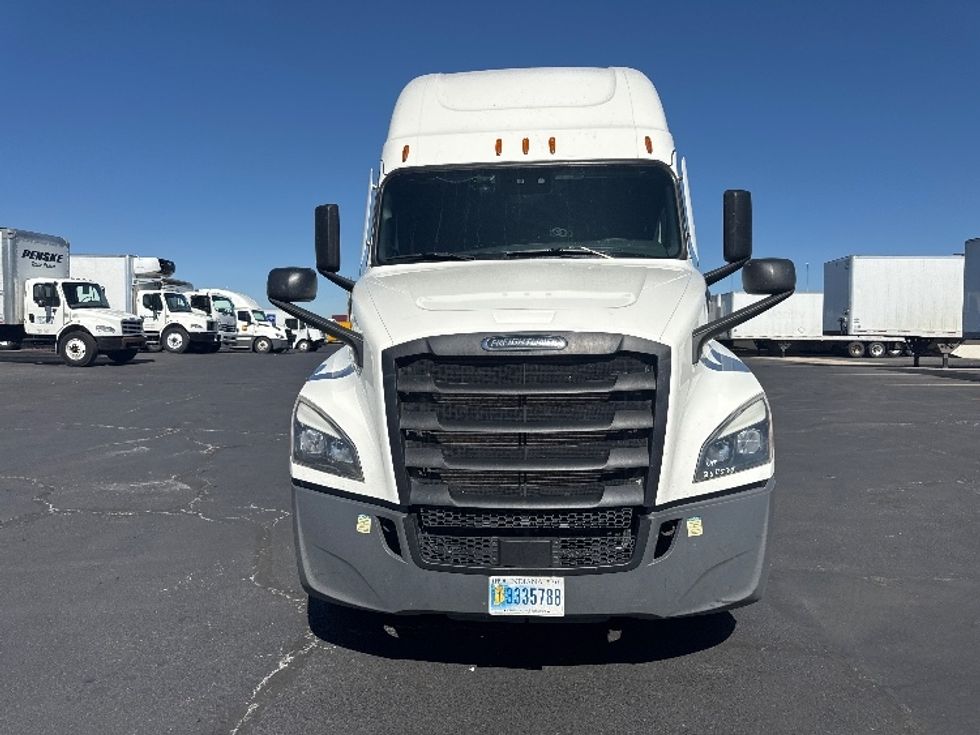 Sleeper Tractor-Heavy Duty Tractors-Freightliner-2023-T12664ST-Denver-CO-740,792\n\t\tmiles-$ 62,000 - Image 2