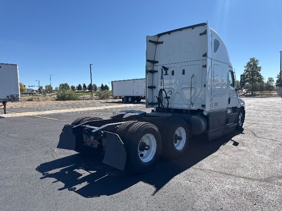 Sleeper Tractor-Heavy Duty Tractors-Freightliner-2023-T12664ST-Denver-CO-740,792\n\t\tmiles-$ 62,000 - Image 7