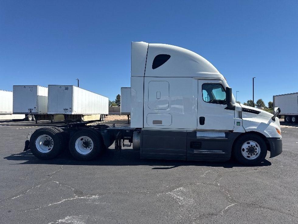 Sleeper Tractor-Heavy Duty Tractors-Freightliner-2023-T12664ST-Denver-CO-740,792\n\t\tmiles-$ 62,000 - Image 8