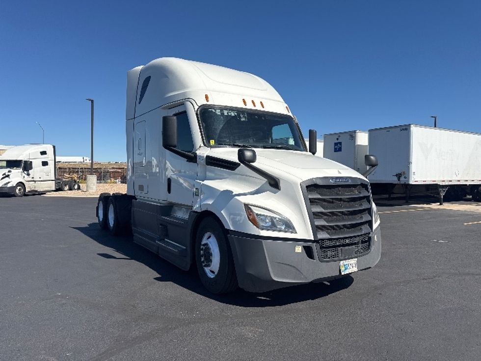 Sleeper Tractor-Heavy Duty Tractors-Freightliner-2023-T12664ST-Denver-CO-884,296\n\t\tmiles-$ 47,000 - Image 1