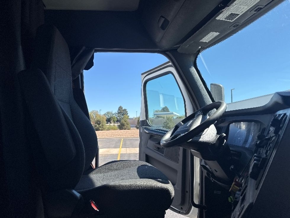 Sleeper Tractor-Heavy Duty Tractors-Freightliner-2023-T12664ST-Denver-CO-884,296\n\t\tmiles-$ 47,000 - Image 15