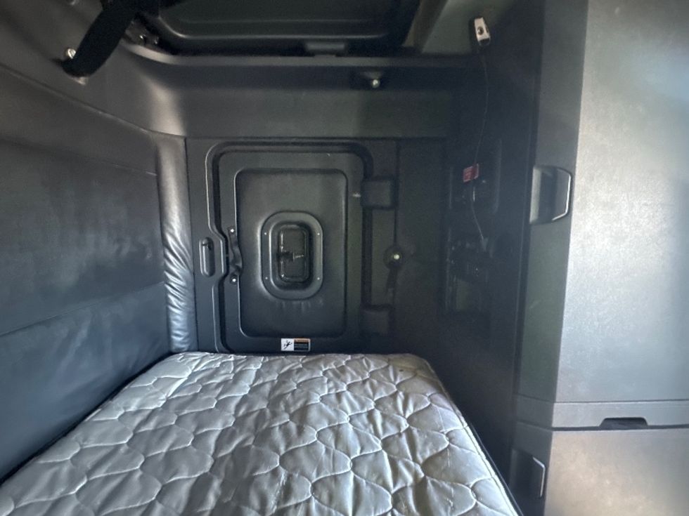 Sleeper Tractor-Heavy Duty Tractors-Freightliner-2023-T12664ST-Denver-CO-884,296\n\t\tmiles-$ 47,000 - Image 18