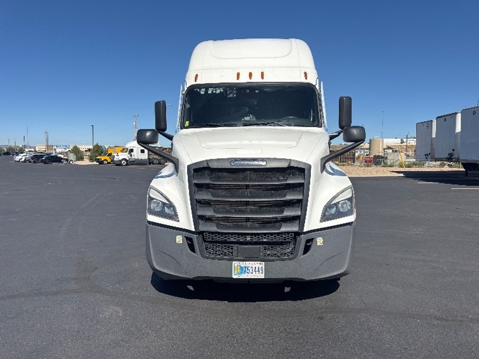 Sleeper Tractor-Heavy Duty Tractors-Freightliner-2023-T12664ST-Denver-CO-884,296\n\t\tmiles-$ 47,000 - Image 2
