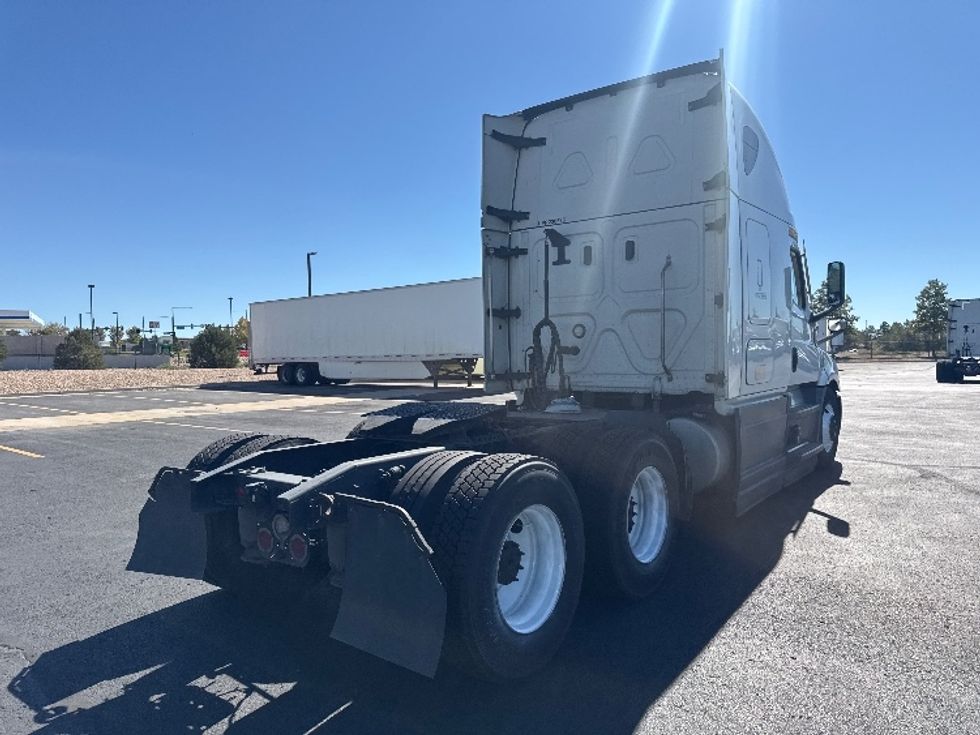 Sleeper Tractor-Heavy Duty Tractors-Freightliner-2023-T12664ST-Denver-CO-884,296\n\t\tmiles-$ 47,000 - Image 7