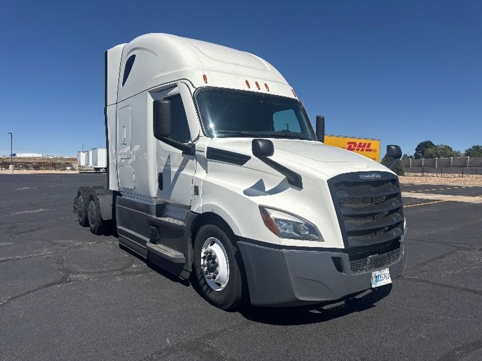 Sleeper Tractor-Heavy Duty Tractors-Freightliner-2023-T12664ST-Denver-CO-889,917\n\t\tmiles-$ 45,500 - Image 1
