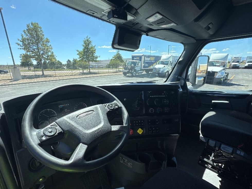 Sleeper Tractor-Heavy Duty Tractors-Freightliner-2023-T12664ST-Denver-CO-889,917\n\t\tmiles-$ 45,500 - Image 10