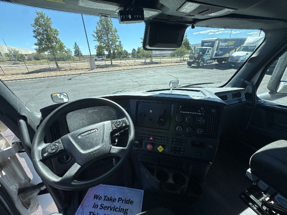 Sleeper Tractor-Heavy Duty Tractors-Freightliner-2023-T12664ST-Denver-CO-889,917\n\t\tmiles-$ 45,500 - Image 11