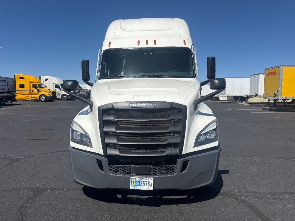 Sleeper Tractor-Heavy Duty Tractors-Freightliner-2023-T12664ST-Denver-CO-889,917\n\t\tmiles-$ 45,500 - Image 2