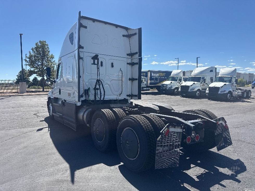Sleeper Tractor-Heavy Duty Tractors-Freightliner-2023-T12664ST-Denver-CO-889,917\n\t\tmiles-$ 45,500 - Image 5
