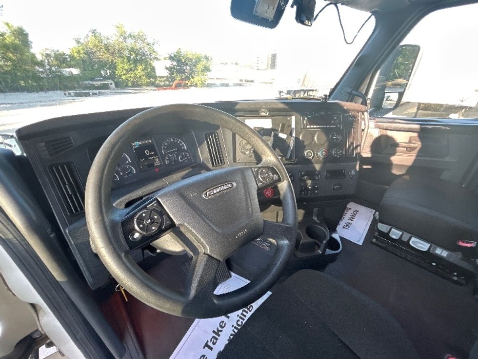 Sleeper Tractor-Heavy Duty Tractors-Freightliner-2023-T12664ST-Des Moines-IA-680,230\n\t\tmiles-$ 65,500 - Image 10