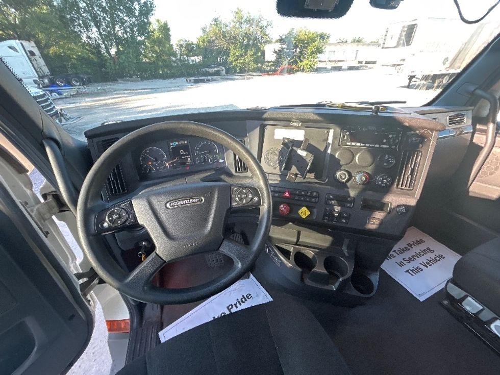 Sleeper Tractor-Heavy Duty Tractors-Freightliner-2023-T12664ST-Des Moines-IA-680,230\n\t\tmiles-$ 65,500 - Image 11