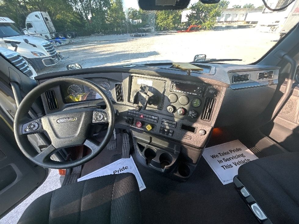 Sleeper Tractor-Heavy Duty Tractors-Freightliner-2023-T12664ST-Des Moines-IA-680,230\n\t\tmiles-$ 65,500 - Image 12