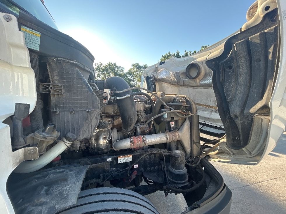 Sleeper Tractor-Heavy Duty Tractors-Freightliner-2023-T12664ST-Des Moines-IA-680,230\n\t\tmiles-$ 65,500 - Image 20