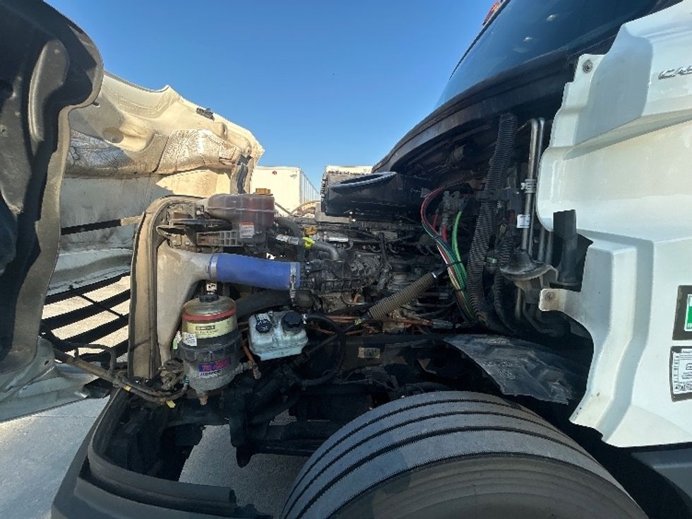 Sleeper Tractor-Heavy Duty Tractors-Freightliner-2023-T12664ST-Des Moines-IA-680,230\n\t\tmiles-$ 65,500 - Image 21