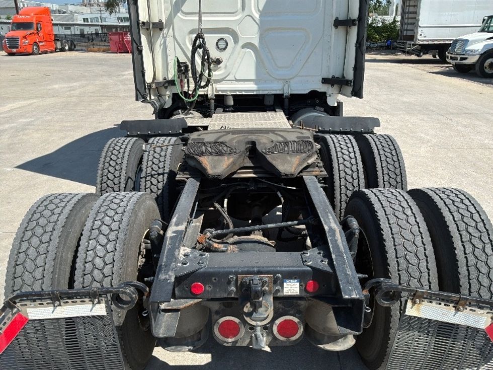 Sleeper Tractor-Heavy Duty Tractors-Freightliner-2023-T12664ST-Des Moines-IA-680,230\n\t\tmiles-$ 65,500 - Image 6