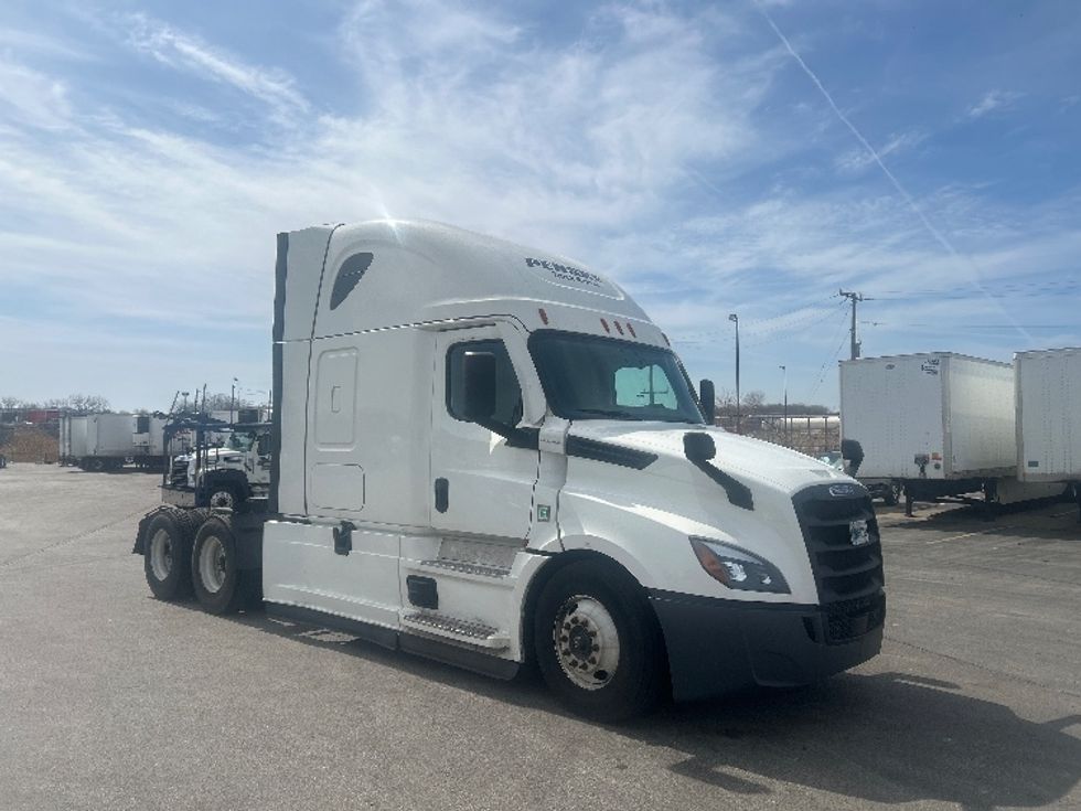 Sleeper Tractor-Heavy Duty Tractors-Freightliner-2023-T12664ST-East Chicago-IN-538,414\n\t\tmiles-$ 67,000 - Image 1