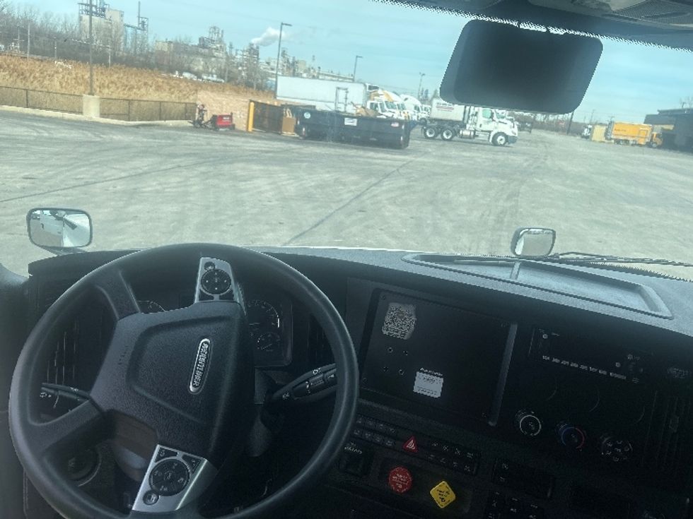 Sleeper Tractor-Heavy Duty Tractors-Freightliner-2023-T12664ST-East Chicago-IN-538,414\n\t\tmiles-$ 67,000 - Image 11