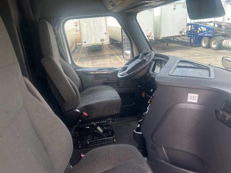 Sleeper Tractor-Heavy Duty Tractors-Freightliner-2023-T12664ST-East Chicago-IN-538,414\n\t\tmiles-$ 67,000 - Image 15