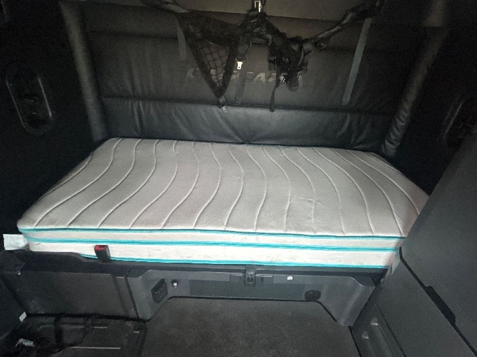 Sleeper Tractor-Heavy Duty Tractors-Freightliner-2023-T12664ST-East Chicago-IN-538,414\n\t\tmiles-$ 67,000 - Image 17