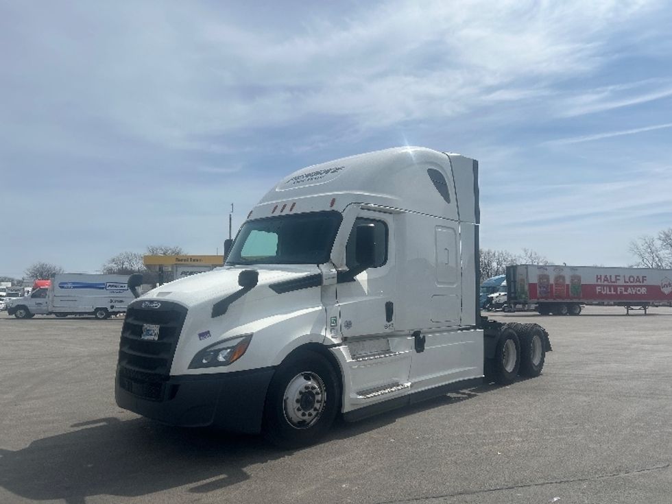 Sleeper Tractor-Heavy Duty Tractors-Freightliner-2023-T12664ST-East Chicago-IN-538,414\n\t\tmiles-$ 67,000 - Image 3