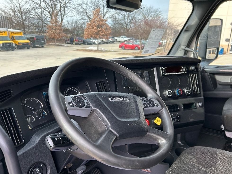 Sleeper Tractor-Heavy Duty Tractors-Freightliner-2023-T12664ST-East Chicago-IN-573,877\n\t\tmiles-$ 64,000 - Image 10