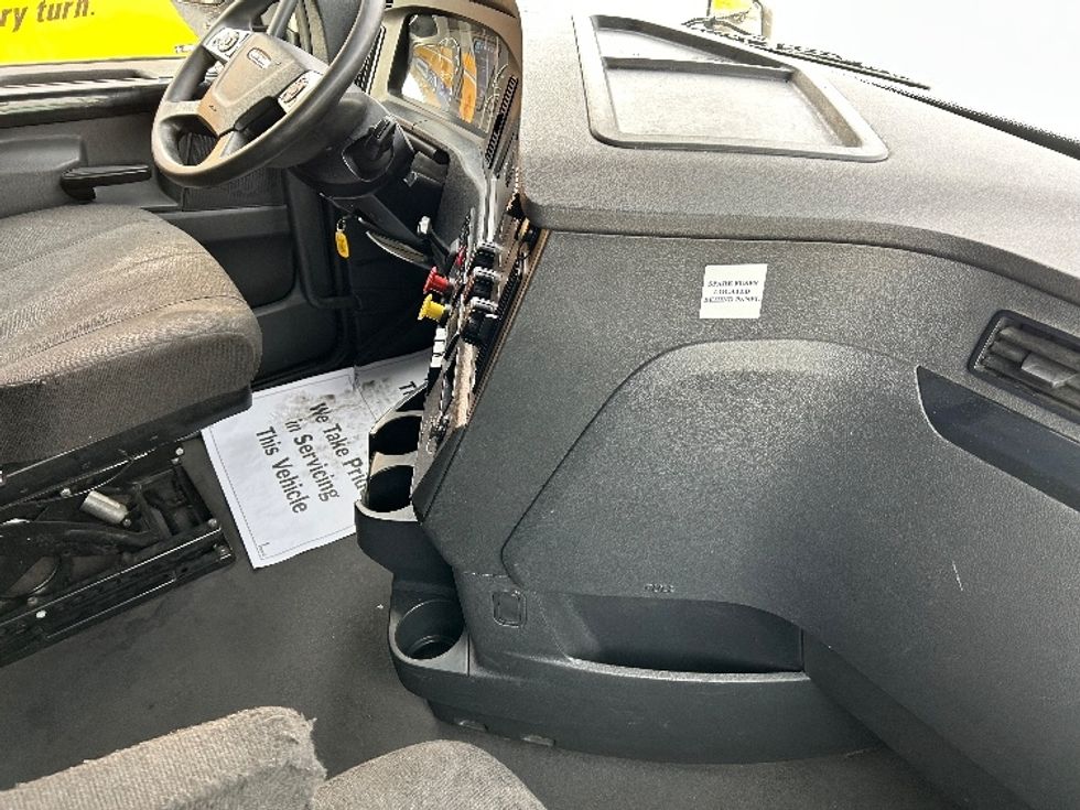 Sleeper Tractor-Heavy Duty Tractors-Freightliner-2023-T12664ST-East Chicago-IN-573,877\n\t\tmiles-$ 64,000 - Image 15