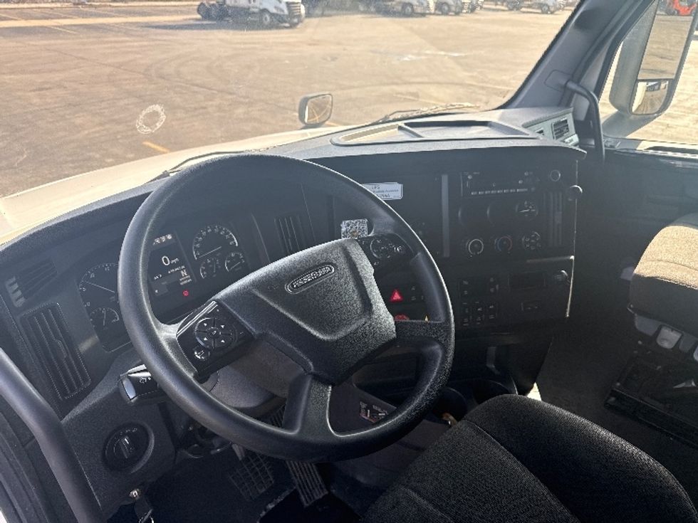 Sleeper Tractor-Heavy Duty Tractors-Freightliner-2023-T12664ST-East Chicago-IN-638,007\n\t\tmiles-$ 54,250 - Image 10