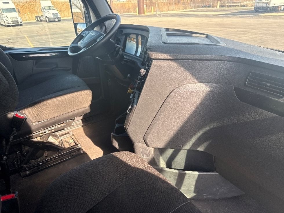 Sleeper Tractor-Heavy Duty Tractors-Freightliner-2023-T12664ST-East Chicago-IN-638,007\n\t\tmiles-$ 54,250 - Image 15