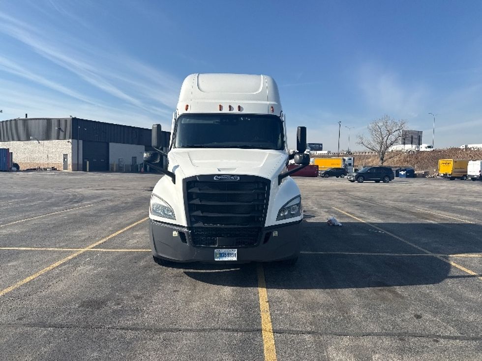 Sleeper Tractor-Heavy Duty Tractors-Freightliner-2023-T12664ST-East Chicago-IN-638,007\n\t\tmiles-$ 54,250 - Image 2