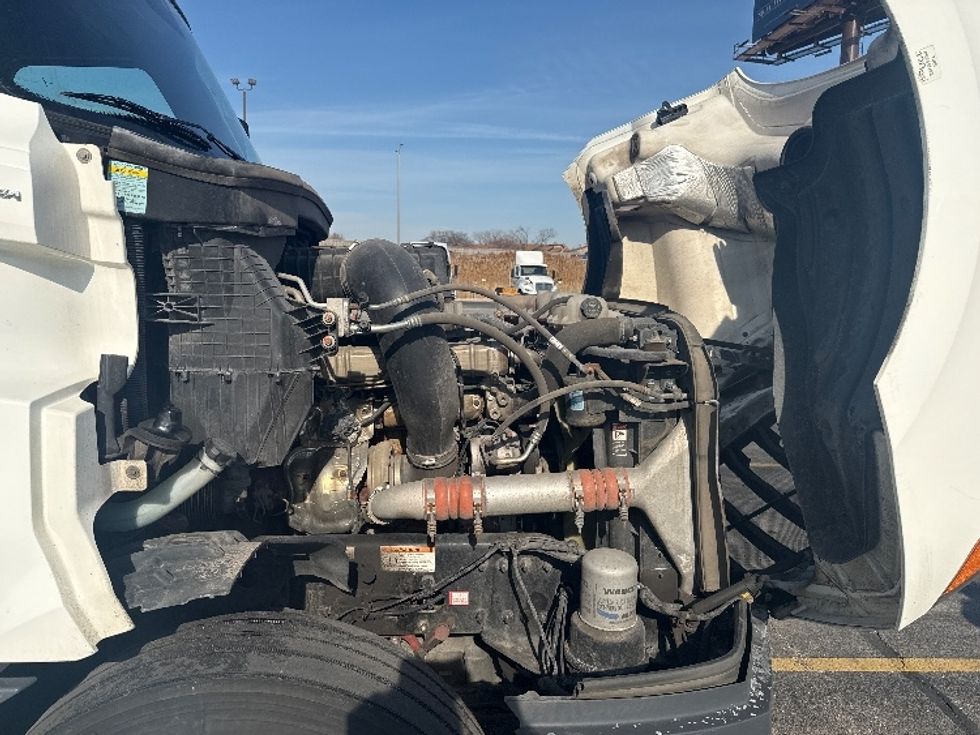 Sleeper Tractor-Heavy Duty Tractors-Freightliner-2023-T12664ST-East Chicago-IN-638,007\n\t\tmiles-$ 54,250 - Image 20