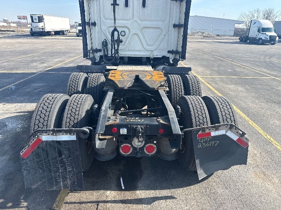 Sleeper Tractor-Heavy Duty Tractors-Freightliner-2023-T12664ST-East Chicago-IN-638,007\n\t\tmiles-$ 54,250 - Image 6