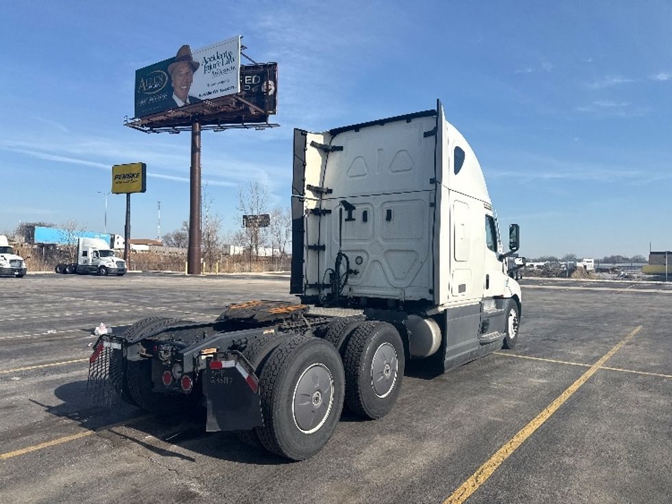 Sleeper Tractor-Heavy Duty Tractors-Freightliner-2023-T12664ST-East Chicago-IN-638,007\n\t\tmiles-$ 54,250 - Image 7